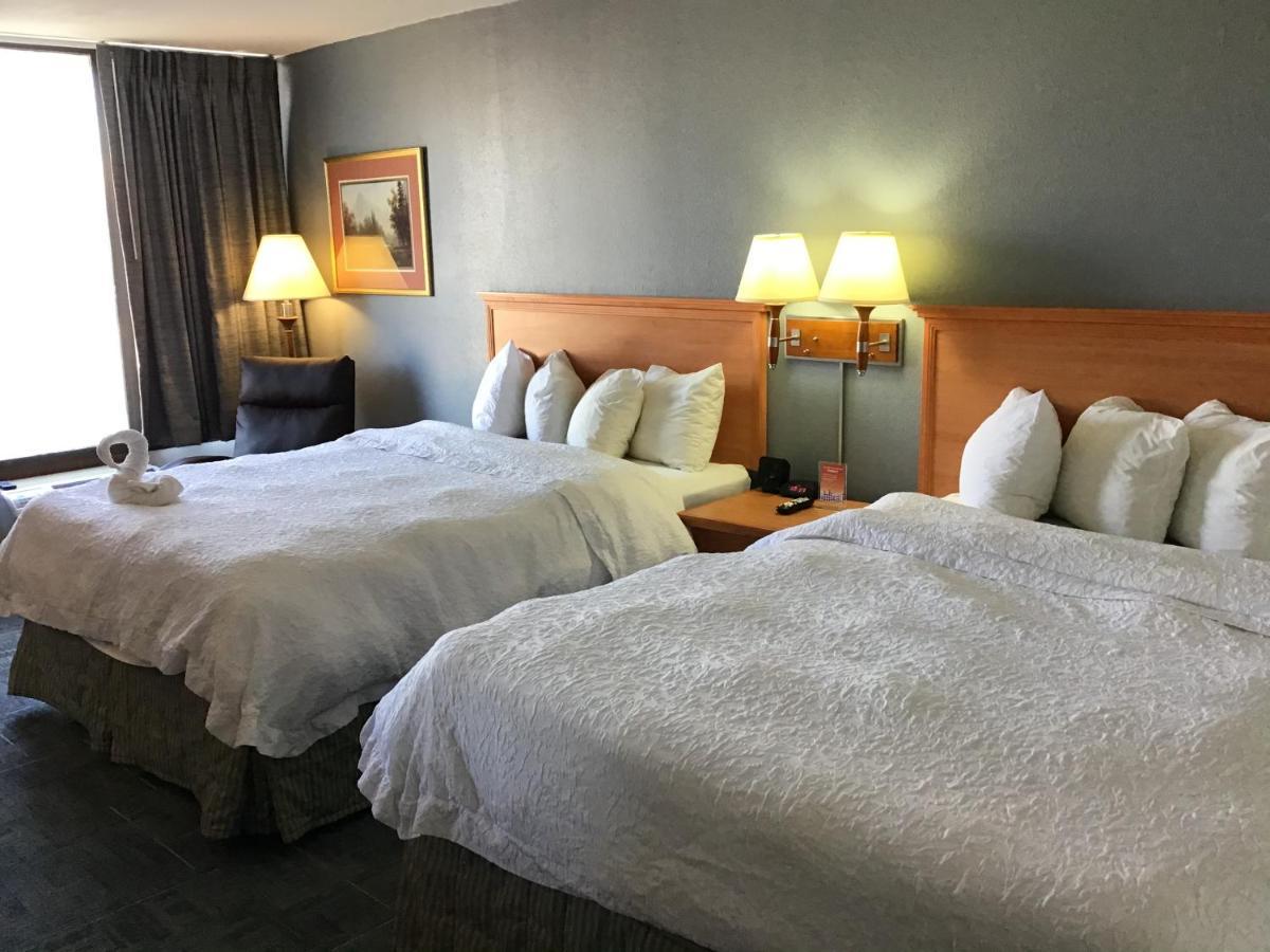 ฮาวเวิร์ด จอห์นสัน บาย วินด์แฮม ยิลเลตต์ Hotel ภายนอก รูปภาพ