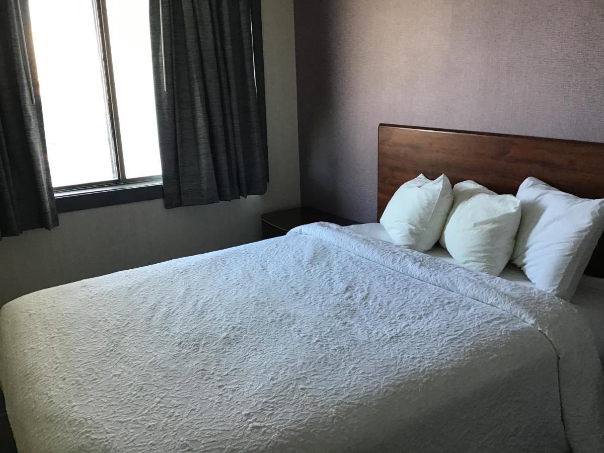 ฮาวเวิร์ด จอห์นสัน บาย วินด์แฮม ยิลเลตต์ Hotel ภายนอก รูปภาพ