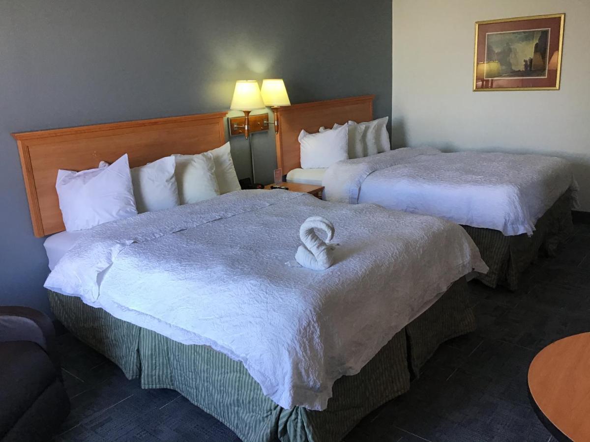 ฮาวเวิร์ด จอห์นสัน บาย วินด์แฮม ยิลเลตต์ Hotel ภายนอก รูปภาพ