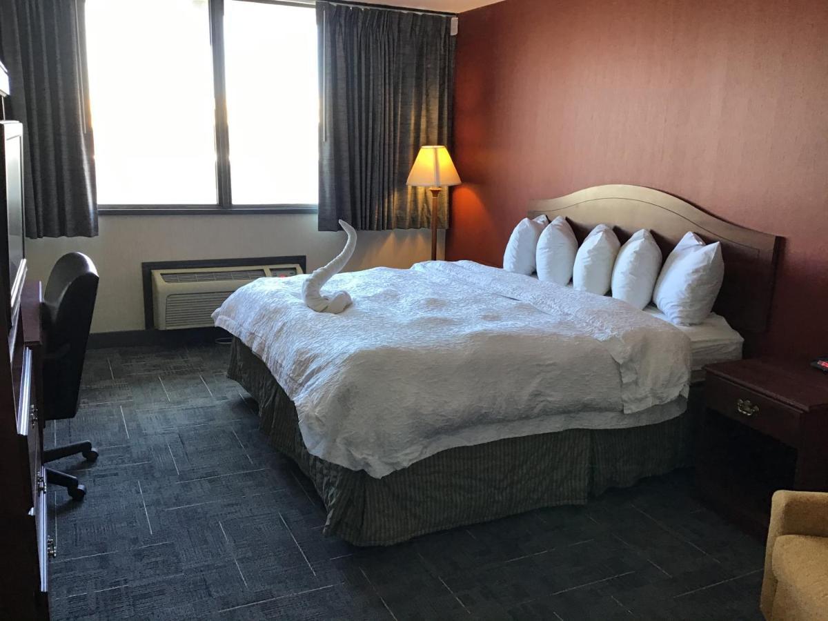 ฮาวเวิร์ด จอห์นสัน บาย วินด์แฮม ยิลเลตต์ Hotel ภายนอก รูปภาพ