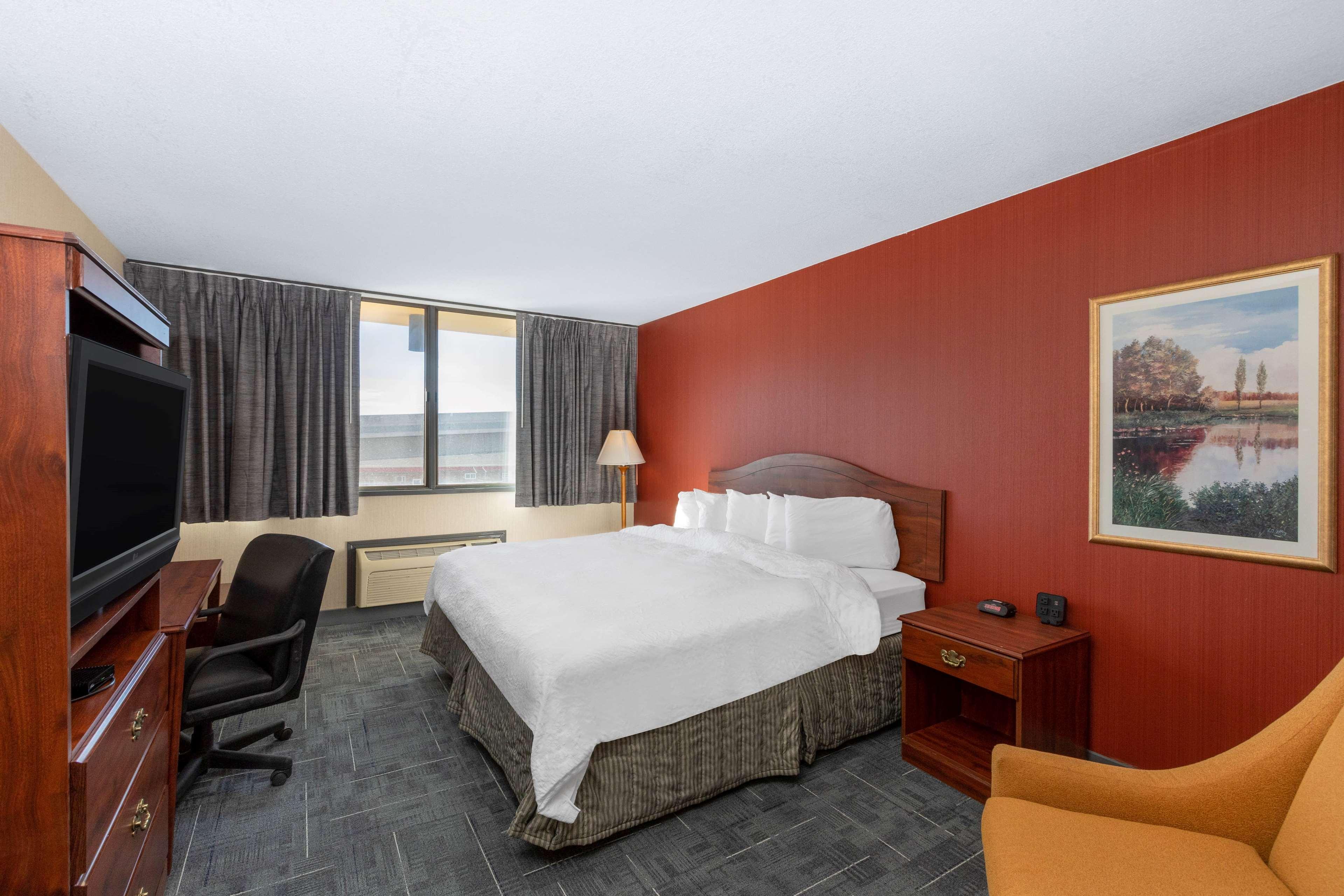 ฮาวเวิร์ด จอห์นสัน บาย วินด์แฮม ยิลเลตต์ Hotel ภายนอก รูปภาพ