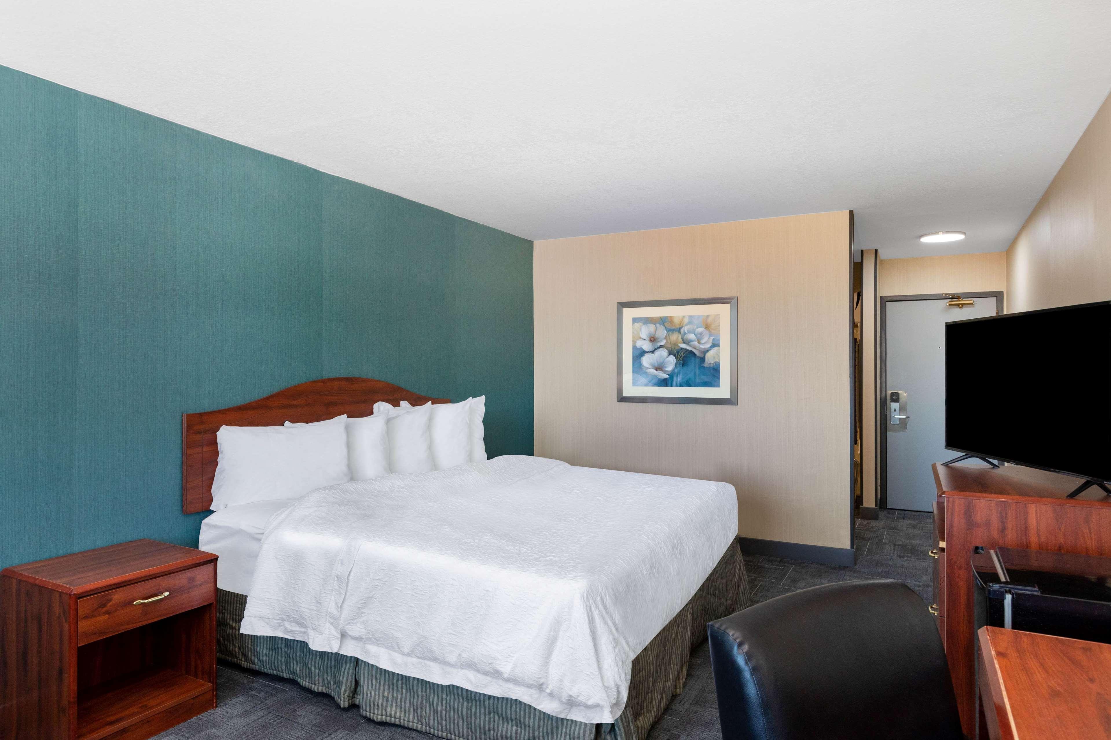 ฮาวเวิร์ด จอห์นสัน บาย วินด์แฮม ยิลเลตต์ Hotel ภายนอก รูปภาพ