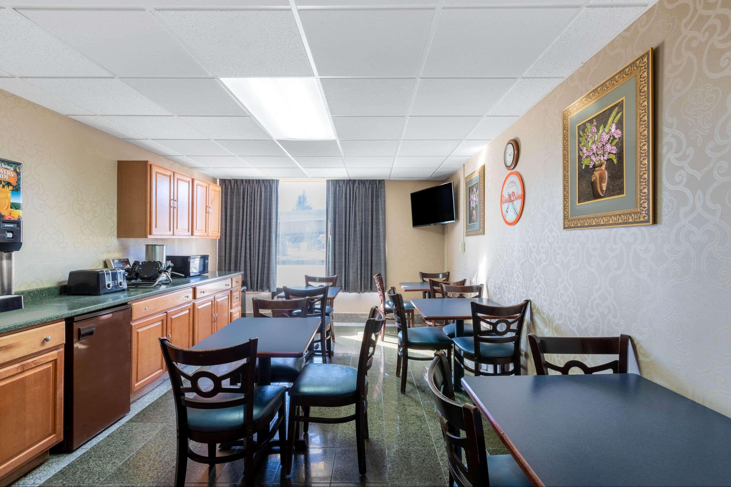 ฮาวเวิร์ด จอห์นสัน บาย วินด์แฮม ยิลเลตต์ Hotel ภายนอก รูปภาพ