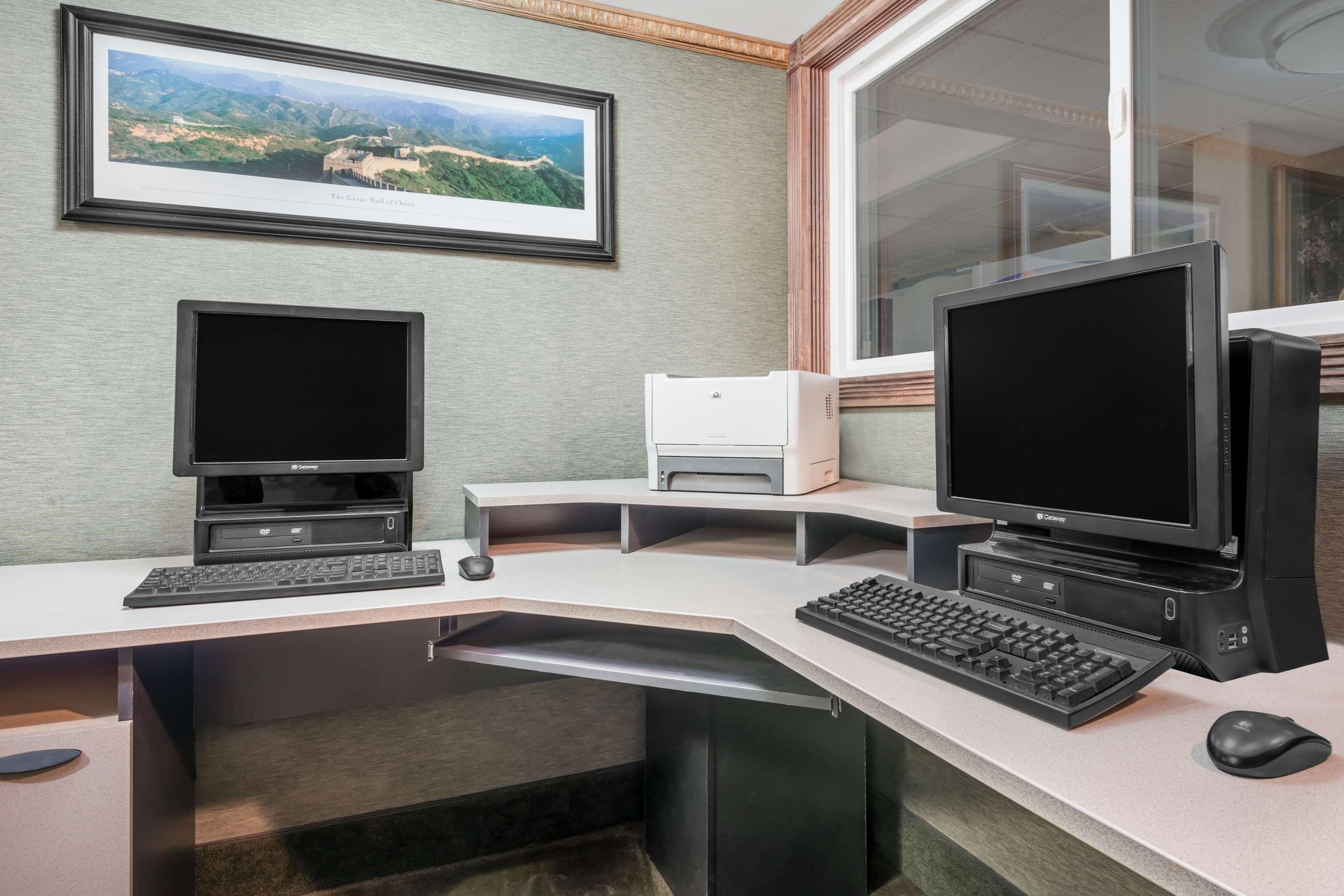 ฮาวเวิร์ด จอห์นสัน บาย วินด์แฮม ยิลเลตต์ Hotel ภายนอก รูปภาพ