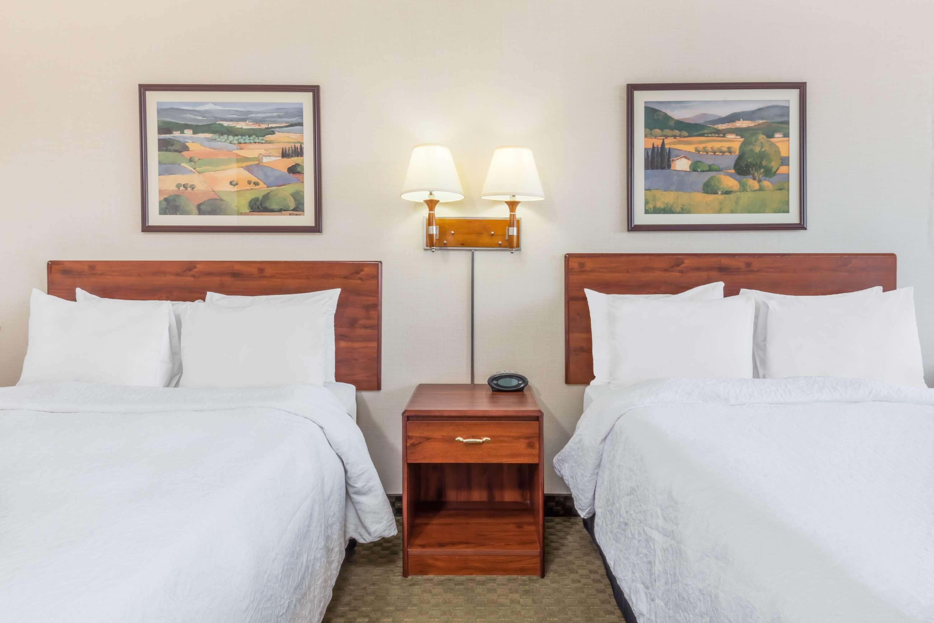 ฮาวเวิร์ด จอห์นสัน บาย วินด์แฮม ยิลเลตต์ Hotel ภายนอก รูปภาพ
