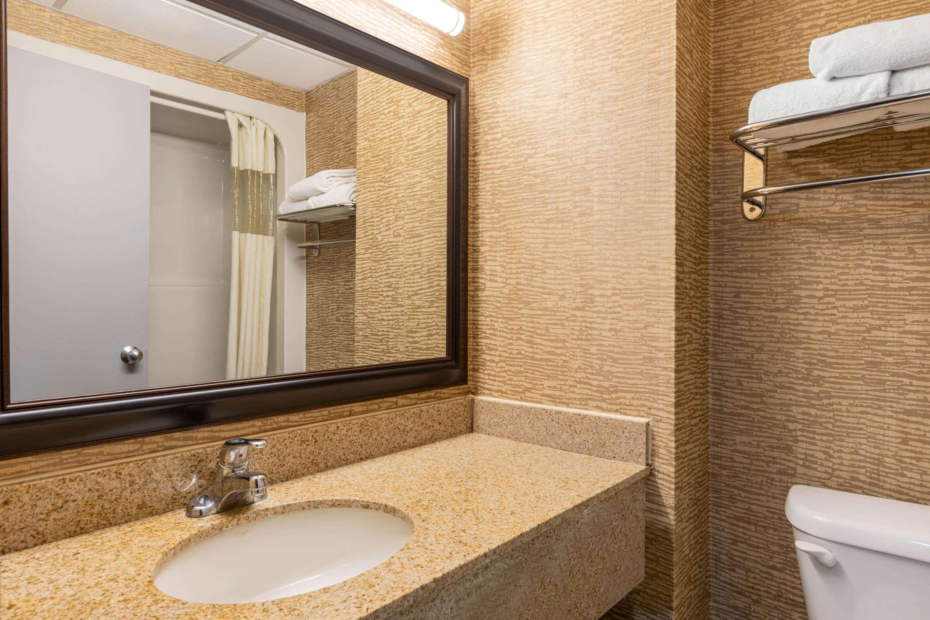 ฮาวเวิร์ด จอห์นสัน บาย วินด์แฮม ยิลเลตต์ Hotel ภายนอก รูปภาพ
