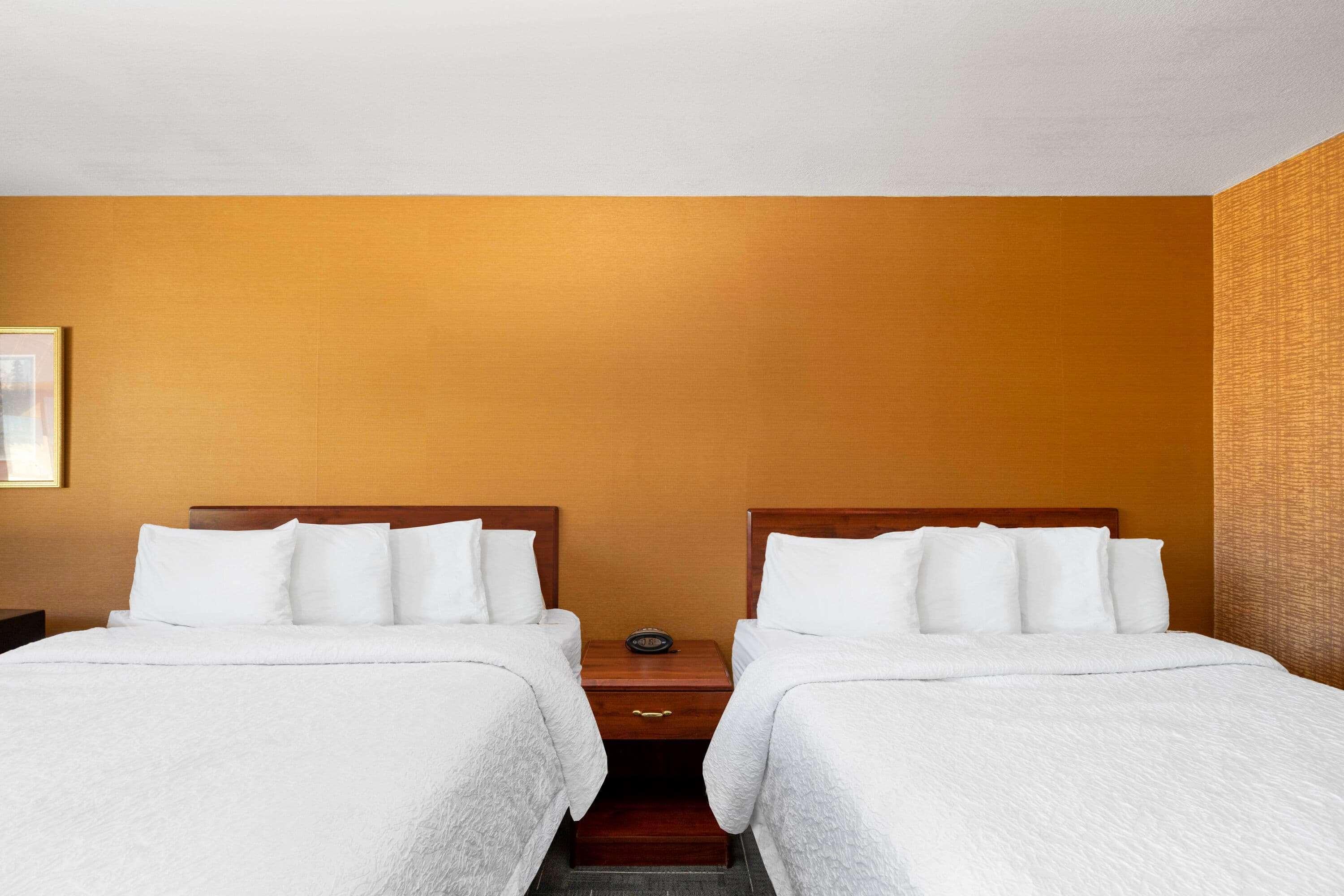 ฮาวเวิร์ด จอห์นสัน บาย วินด์แฮม ยิลเลตต์ Hotel ภายนอก รูปภาพ