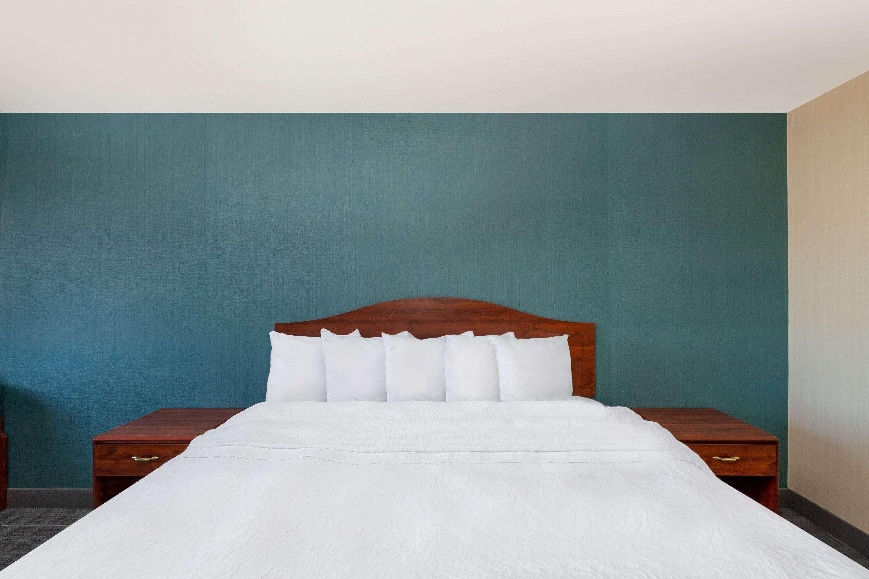 ฮาวเวิร์ด จอห์นสัน บาย วินด์แฮม ยิลเลตต์ Hotel ภายนอก รูปภาพ