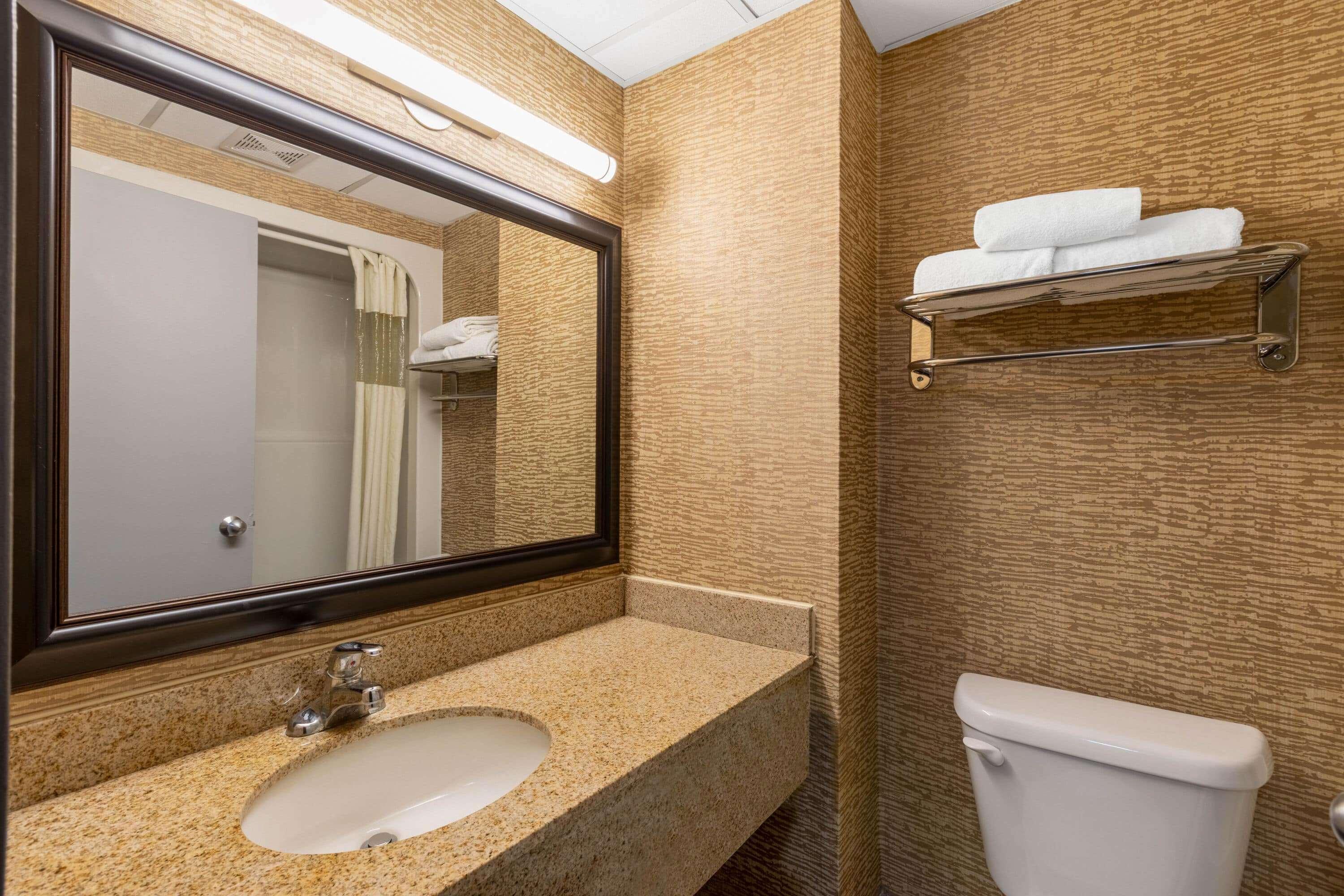 ฮาวเวิร์ด จอห์นสัน บาย วินด์แฮม ยิลเลตต์ Hotel ภายนอก รูปภาพ