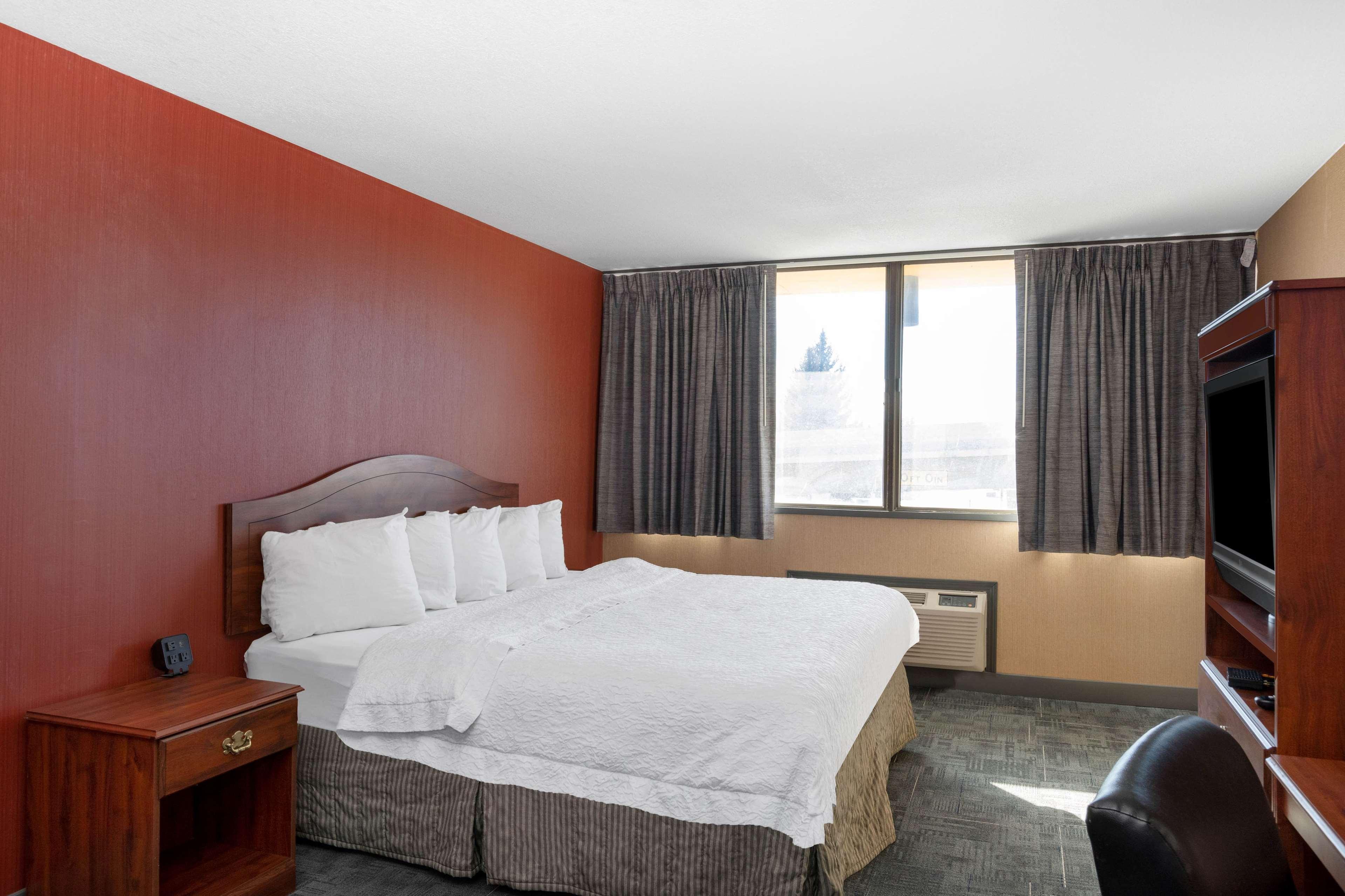 ฮาวเวิร์ด จอห์นสัน บาย วินด์แฮม ยิลเลตต์ Hotel ภายนอก รูปภาพ