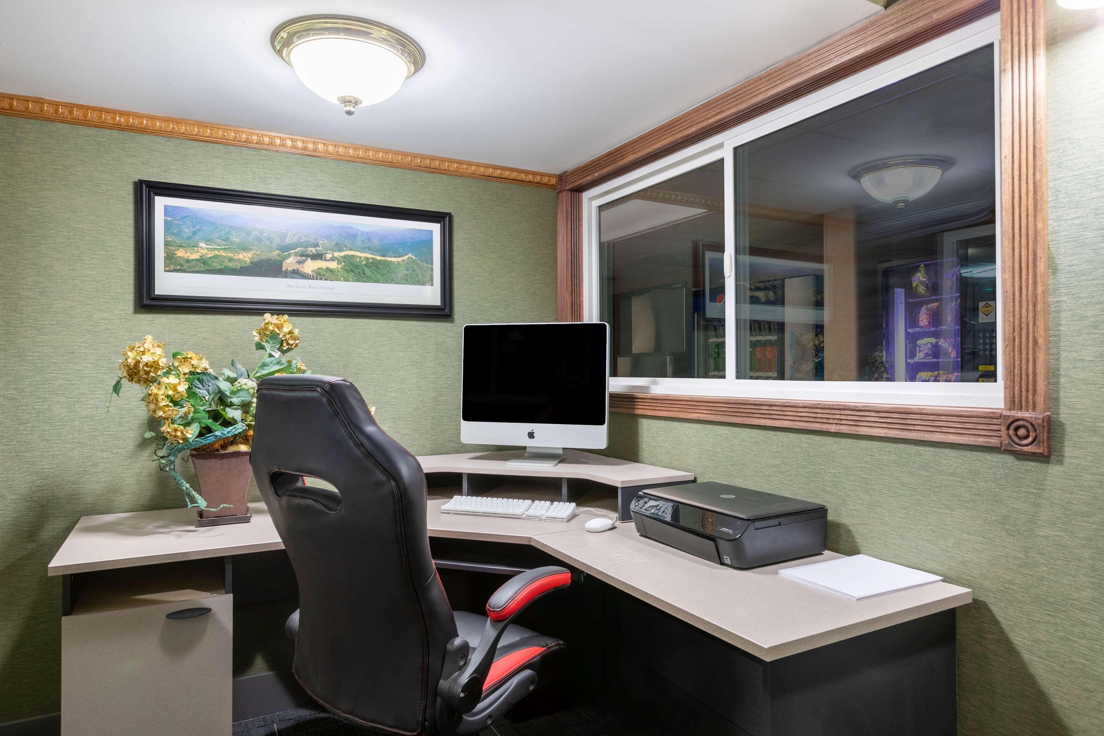 ฮาวเวิร์ด จอห์นสัน บาย วินด์แฮม ยิลเลตต์ Hotel ภายนอก รูปภาพ
