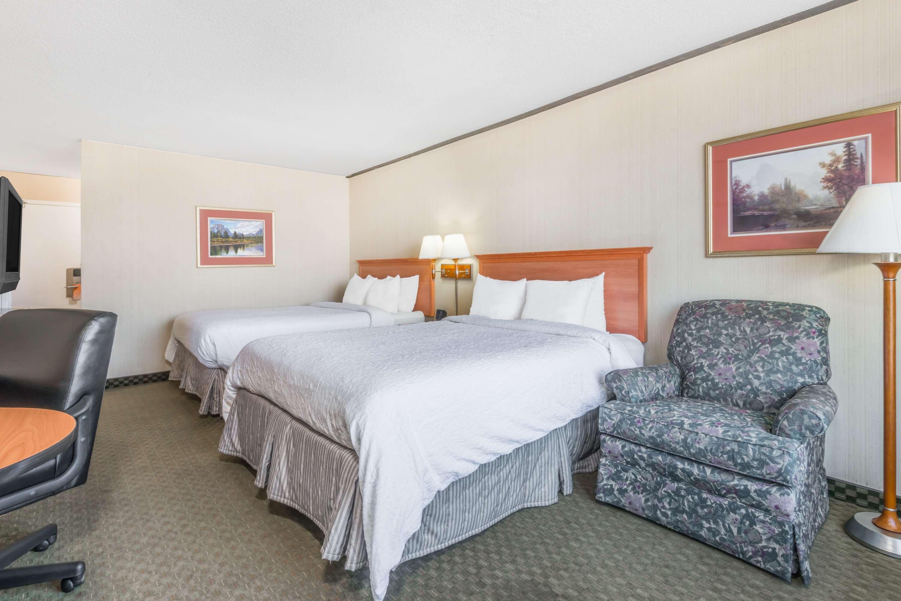 ฮาวเวิร์ด จอห์นสัน บาย วินด์แฮม ยิลเลตต์ Hotel ภายนอก รูปภาพ
