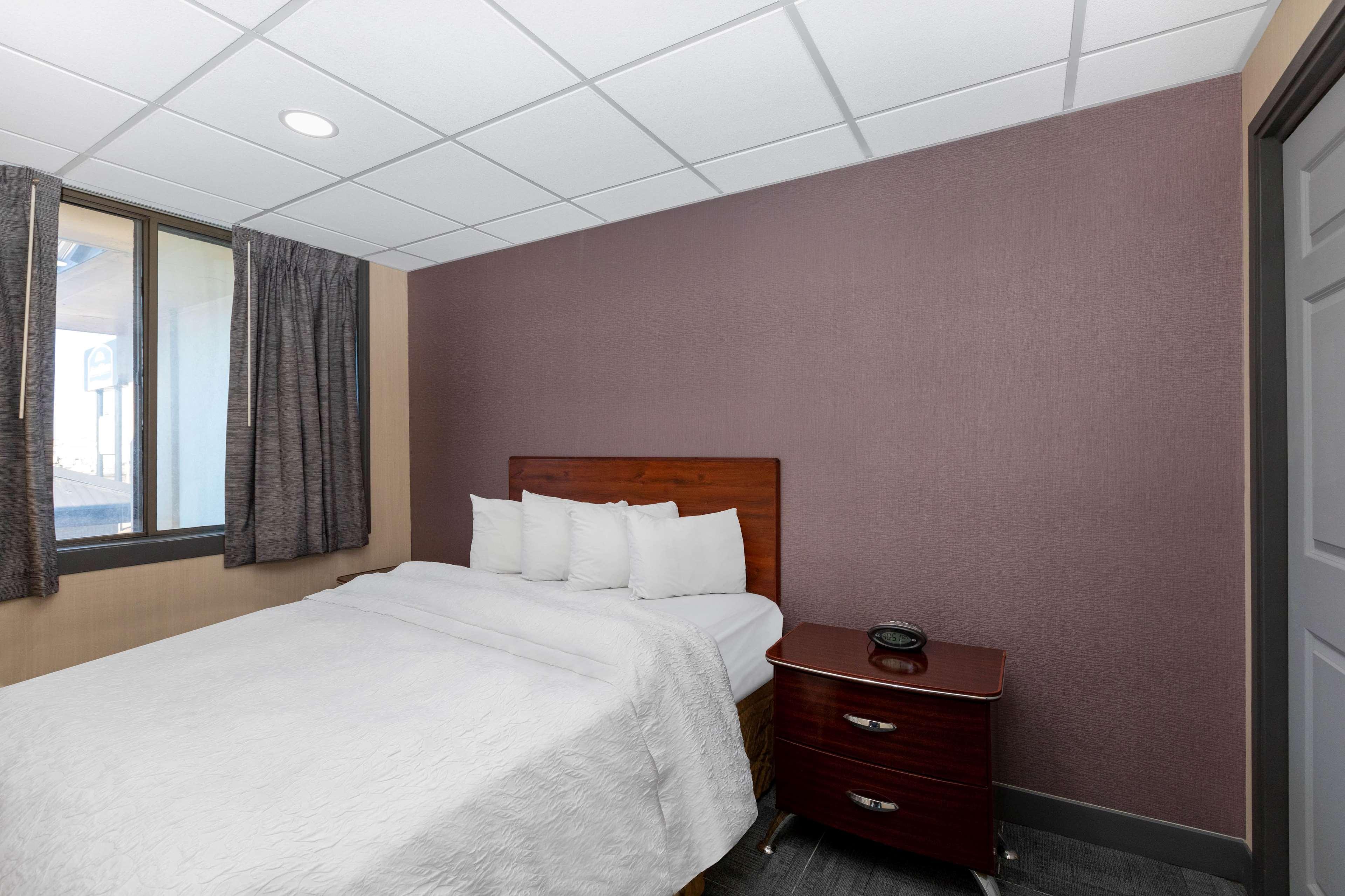 ฮาวเวิร์ด จอห์นสัน บาย วินด์แฮม ยิลเลตต์ Hotel ภายนอก รูปภาพ