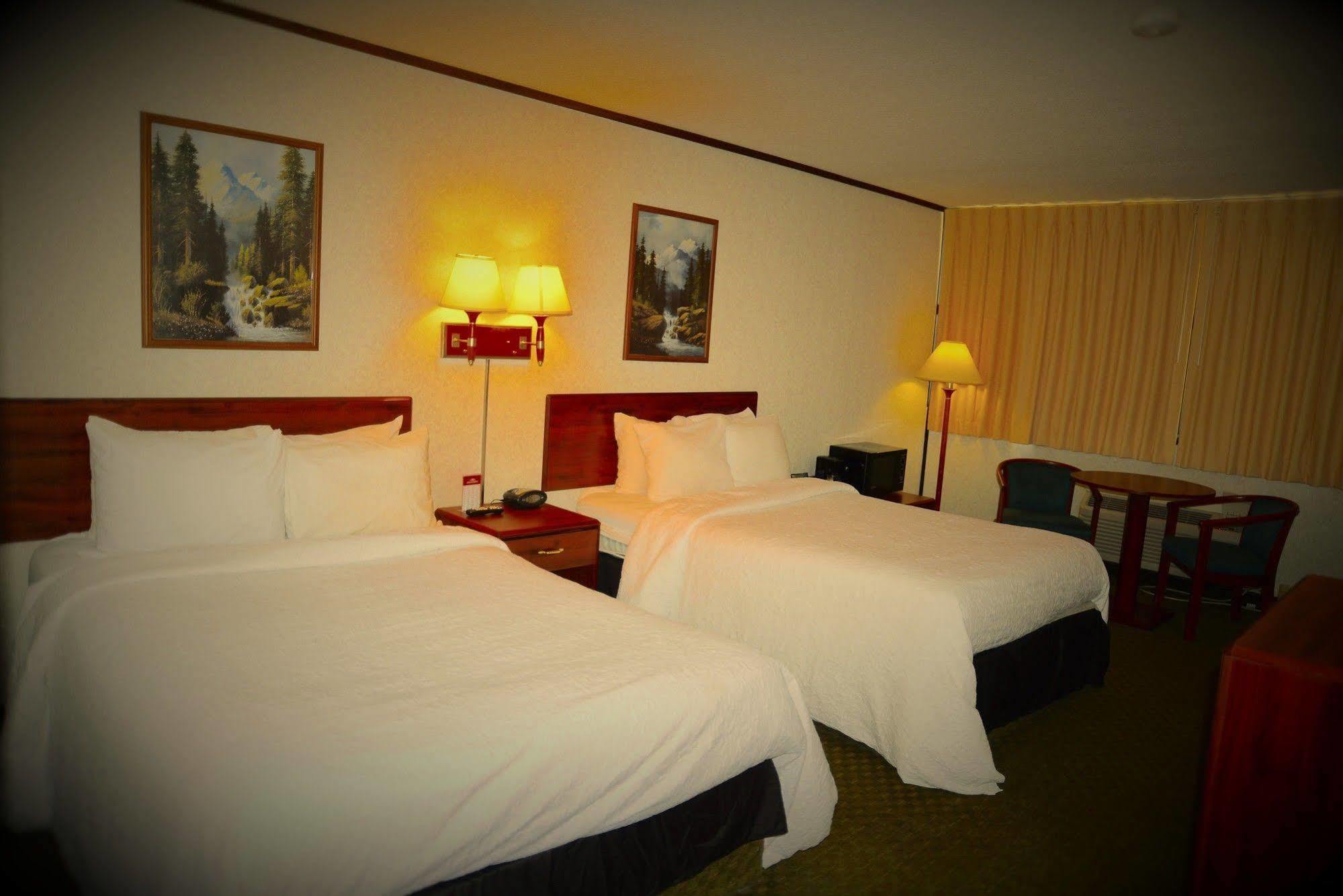 ฮาวเวิร์ด จอห์นสัน บาย วินด์แฮม ยิลเลตต์ Hotel ภายนอก รูปภาพ