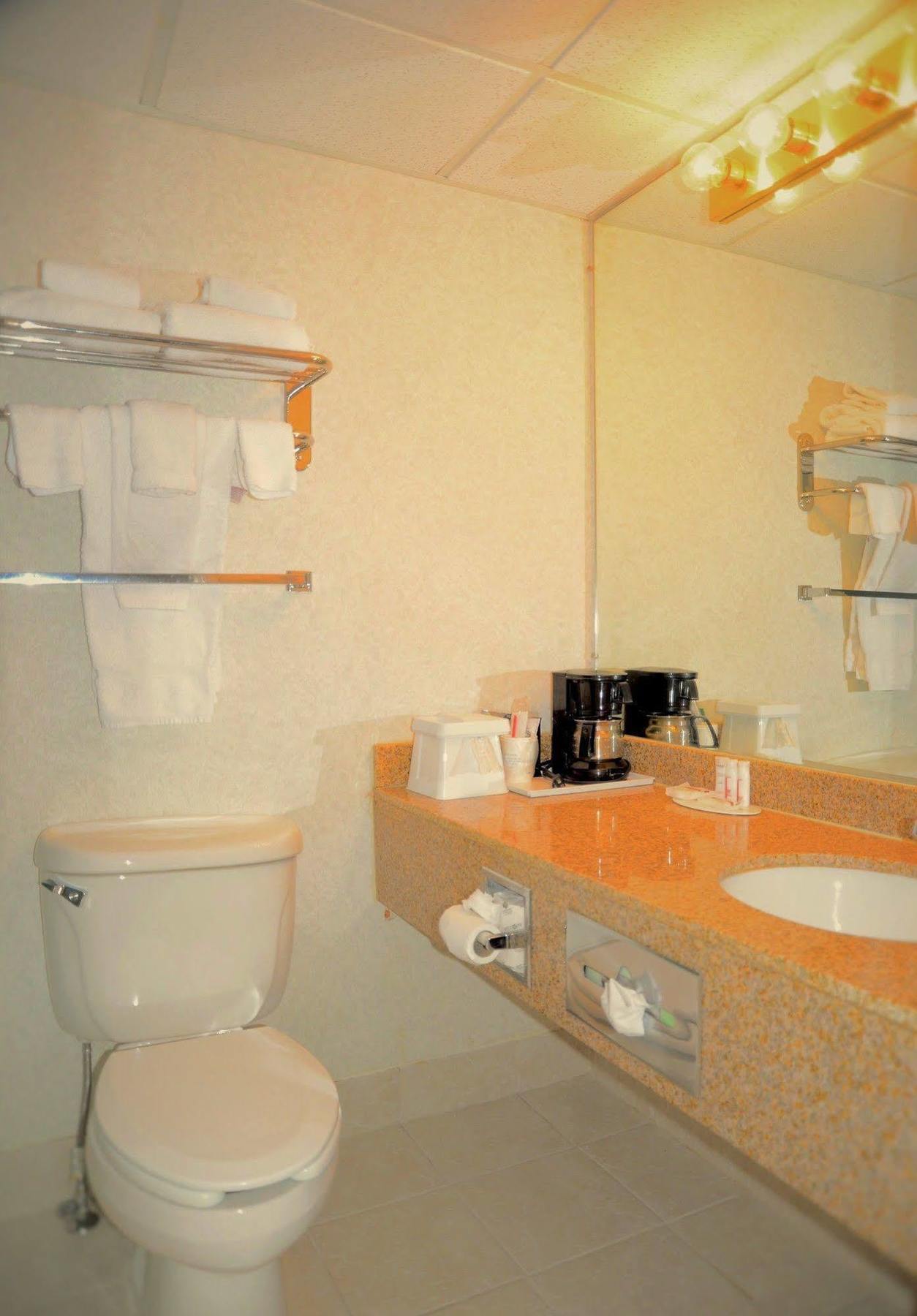 ฮาวเวิร์ด จอห์นสัน บาย วินด์แฮม ยิลเลตต์ Hotel ภายนอก รูปภาพ
